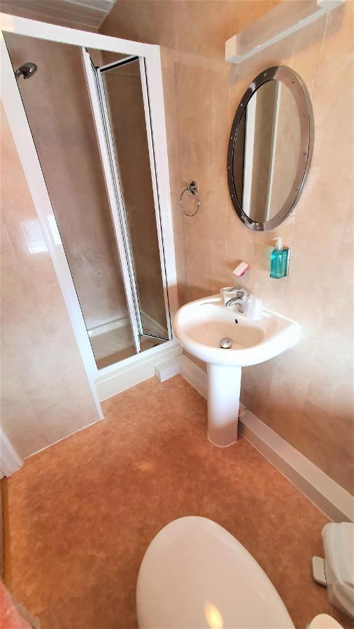 Yardley Manor Hotel Торки Екстериор снимка
